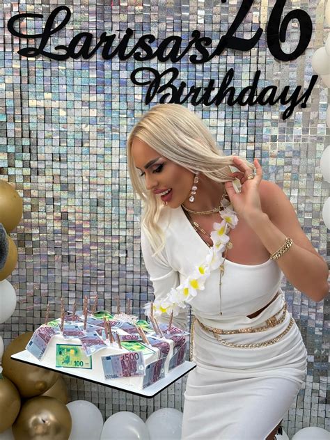 VIDEO Tort Ornat Cu MII DE EURO La Ziua Celei Mai Sexy Blonde Din