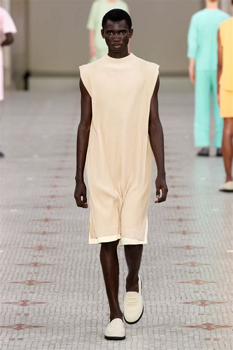 Homme Pliss Issey Miyake Spring Menswear Fashion Show Vogue