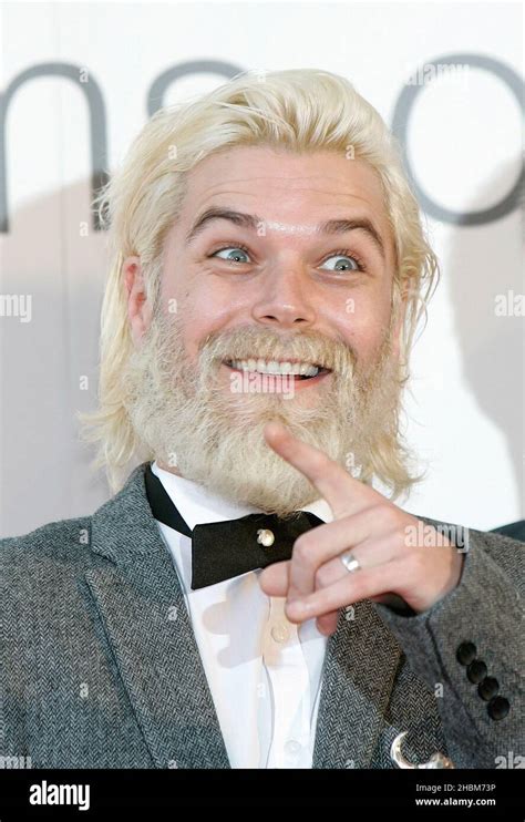 Simon Neil of Biffy Clyro arrives at the Barclaycard Mercury Prize Awards in London Stock Photo ...