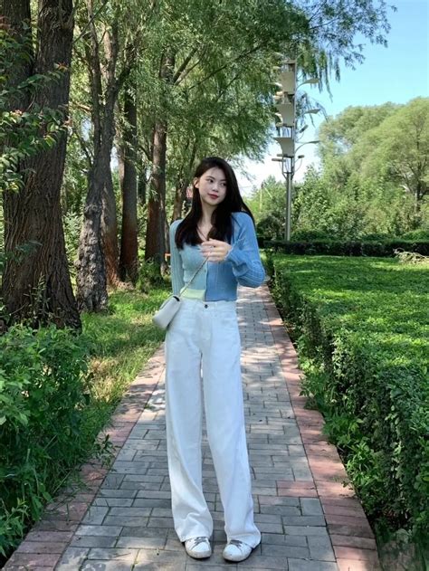 Ảnh gái xinh mặc bikini tôn lên vẻ đẹp quyến rũ tự tin