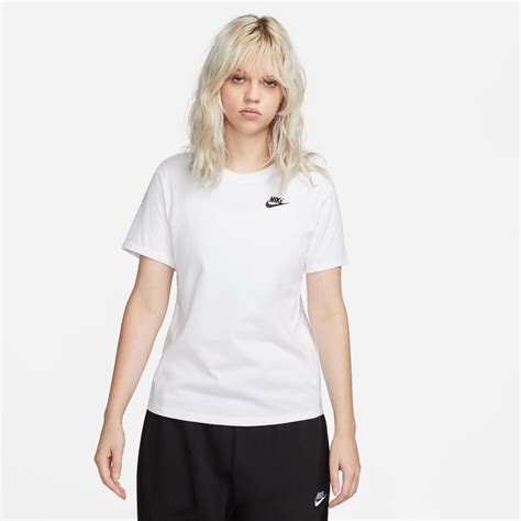 Camiseta Nike Sportswear Club Essentials Feminina Nike