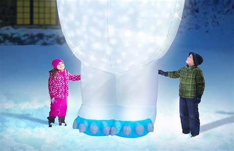 This Giant 15 Foot Inflatable Abominable Snowman Is The Ultimate Winter ...