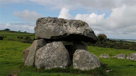 Carrowmore Megalithic Cemetery : Travel Guide & Map : Nordic Visitor