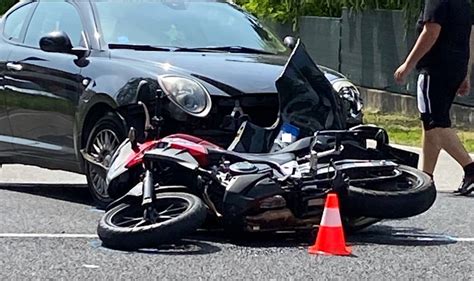 Incidente Tra Un Auto E Una Moto A Udine Ferita Una Enne