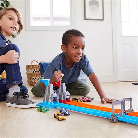 Трек Hot Wheels Подвійна петля GFH85 купити в Києві Україні за вигідною ціною Будинок іграшок