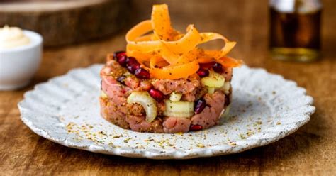 Ricetta Tartare Di Manzo Con Nastri Di Carote Melagrana E Sedano