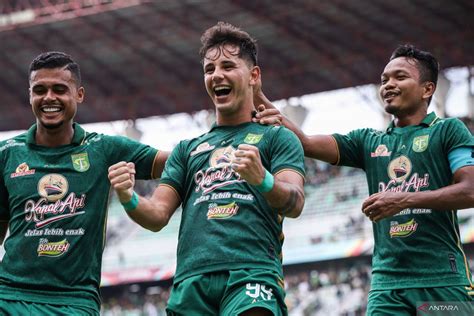 Liga 1 Persebaya Kalahkan PSS Sleman 2 1 ANTARA News