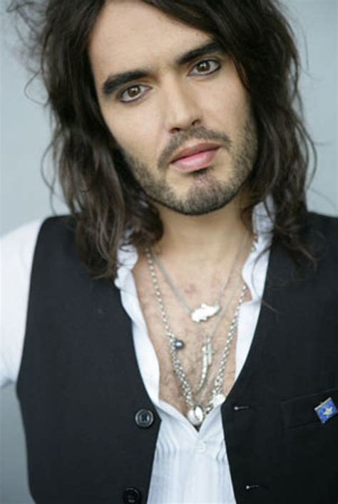 Famous men who wear makeup | Men wearing makeup, Russell brand, Famous men