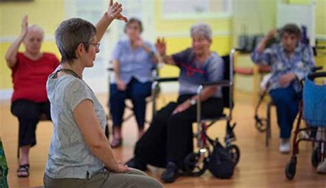 Seated Tai Chi for Seniors: 3 Routines Improve Flexibility and Well-being – DailyCaring