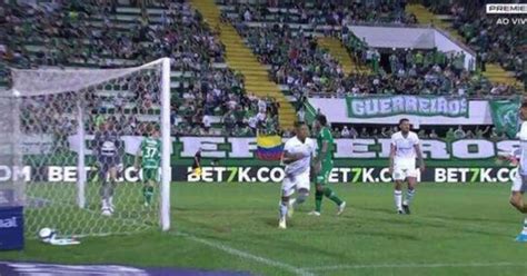 Goleiro Tadeu Marca De Novo E Goi S Goleia Chapecoense Na Arena Cond