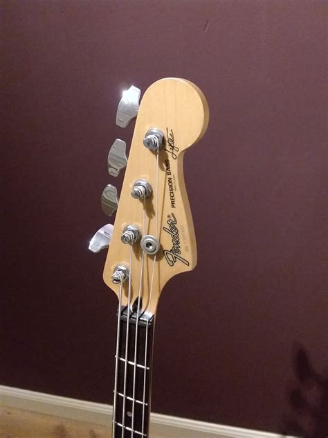 Precision Bass Lyte Standard Fender Audiofanzine