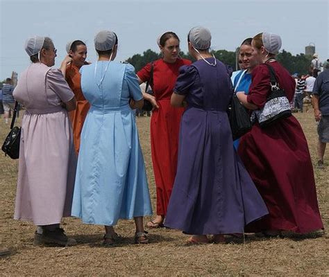 How Do Mennonite Women Dress