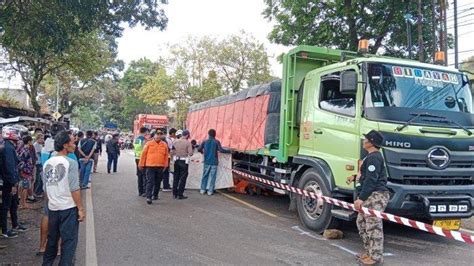 Kecelakaan Maut Seorang Guru Asal Bandung Tewas Korban Terlindas Truk