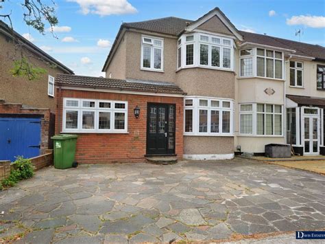 4 Bed Semi Detached House For Sale In Belgrave Avenue Gidea Park