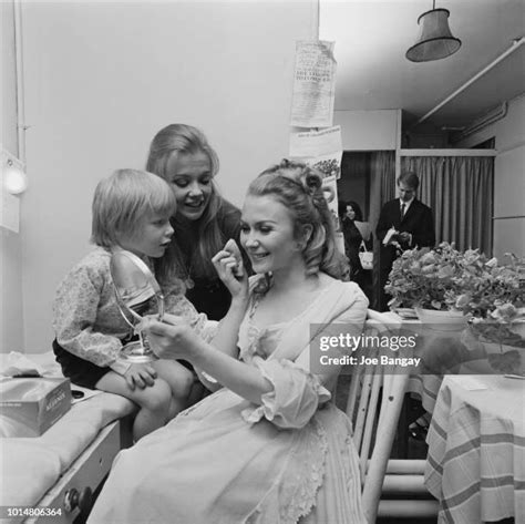 105 Juliet Mills Hayley Mills Photos And High Res Pictures Getty Images