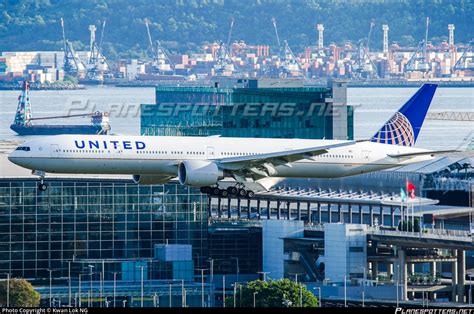 N2142U United Airlines Boeing 777 322ER Photo By Kwan Lok NG ID