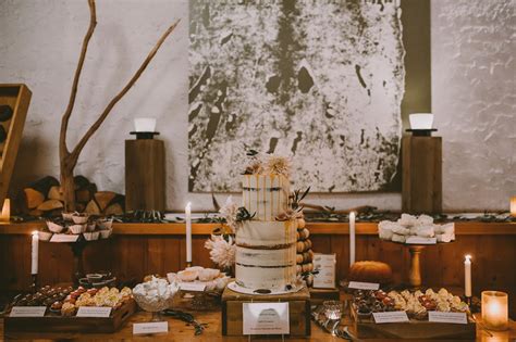 Feines Handwerk Eine semi naked Hochzeitstorte für Moni