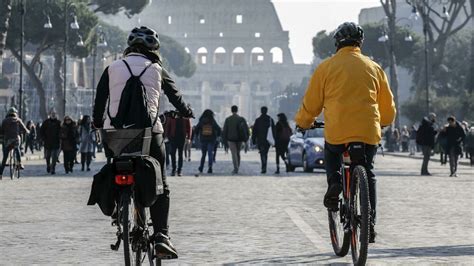 Blocco Del Traffico Oggi A Roma Stop Auto Domenica Novembre Tutte