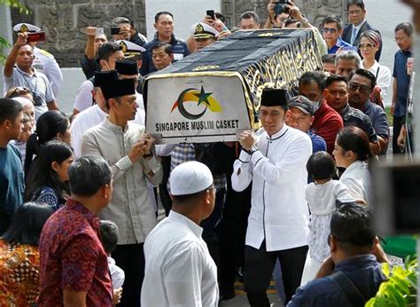 Ahy Dan Ibas Usung Keranda Jenazah Ani Yudhoyono