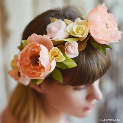 Video Tutorial Pretty Crepe Paper Flower Crown With Images Paper