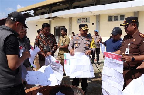 Forkopimda Kip Dan Panwaslu Aceh Besar Musnahkan Kelebihan Surat Suara