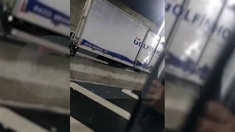 Caminhoneiros se revoltam bloqueio na BR 277 estamos aí parado