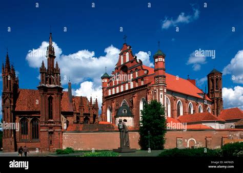 Osteuropa Litauen Vilnius Altstadt Kirche St Anna Und Bernhardiner