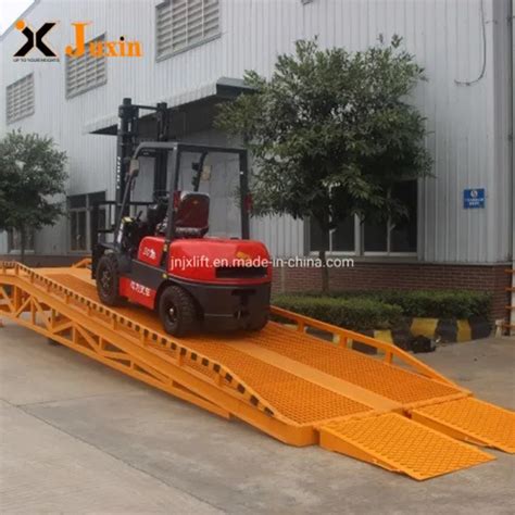 Warehouse Mobile Forklift Ramp Hydraulic Loading Dock Ramp Lift Price