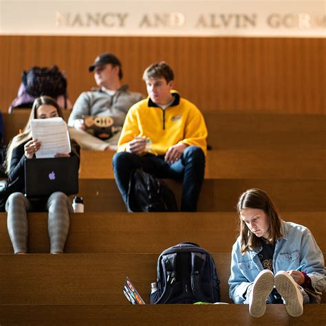 Quinlan School of Business: Loyola University Chicago