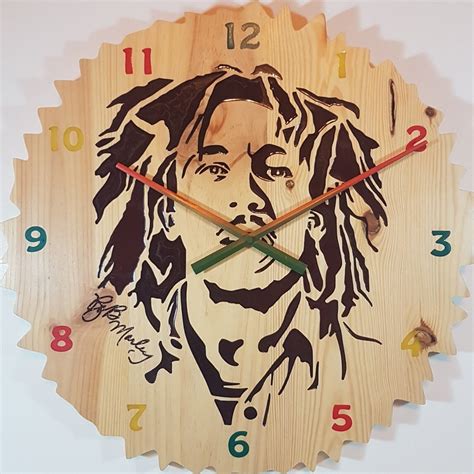 Grande horloge murale en bois originale bob marley jeune en résine