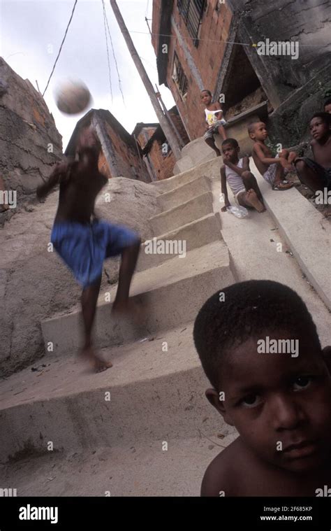 Poor Children In Slum Favela Fotos Und Bildmaterial In Hoher