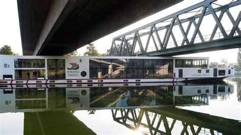 Schiffsunglück auf Main Donau Kanal Kreuzfahrtschiff rammt Brücke