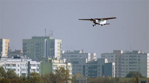 Gliwice Wypadek Na Lotnisku Awionetka Rozbi A Si Podczas L Dowania