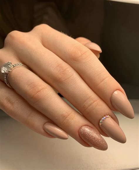 Pin de Наталья Андреевна em Маникюр Unhas redondas Unhas nude Unhas