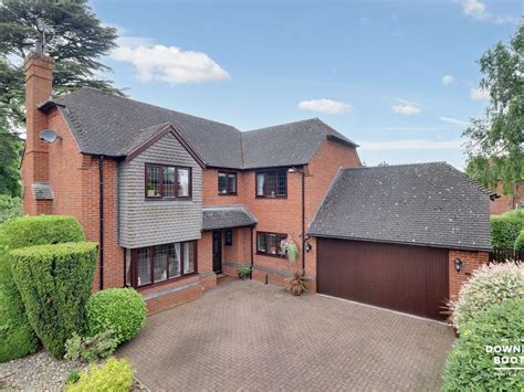 4 Bed Detached House For Sale In Lansbury Close Stafford St17 £