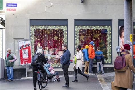 Weihnachten Jetzt verkaufen Läden schon Dekoration Nau ch