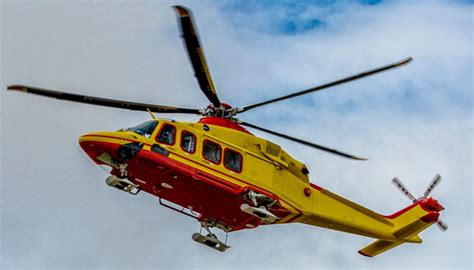 Bimba Di 18 Mesi Cade Dalle Braccia Della Madre A Scanno Vicino L