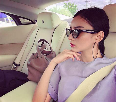 Dàn siêu xe và xe sang đắt đỏ của nhà hot girl Việt lấy chồng người Thái Lan