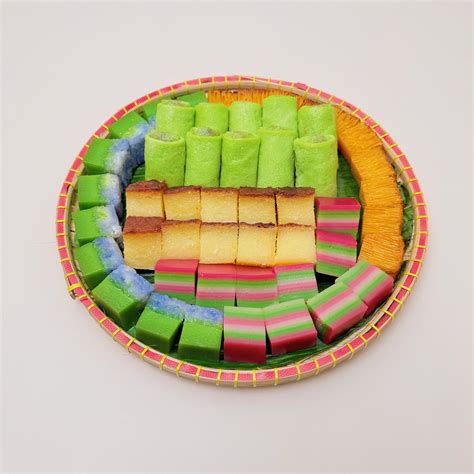 bite size vegetarian kueh small bamboo platter  pcs ollella
