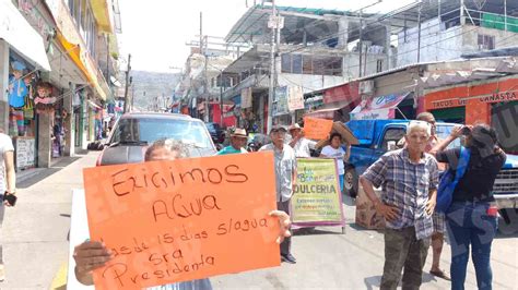 Bloquean Calle En La Colonia Progreso Para Exigir Agua El Sur