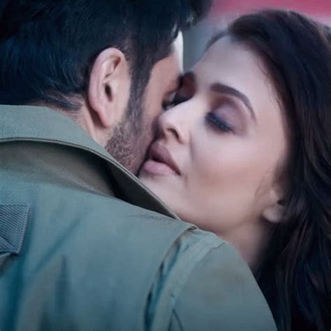 Aishwarya Rai Bachchan And Ranbir Kapoors Steamy Still From Bulleya Song