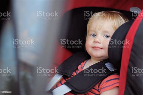 유아 남자아이 자동차 시트 아기에 대한 스톡 사진 및 기타 이미지 아기 의자 차 Istock