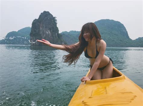 Khi dàn WAGs đình đám đọ dáng với bikini Trận chiến sexy chưa bao giờ nóng đến thế