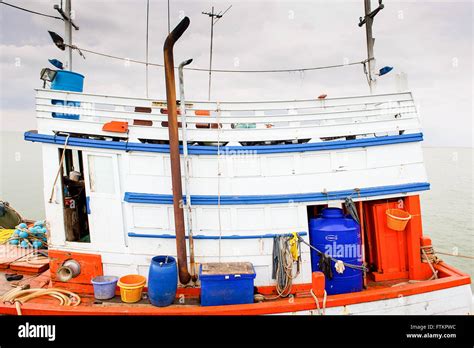 Thailand Boat Builder Hi Res Stock Photography And Images Alamy