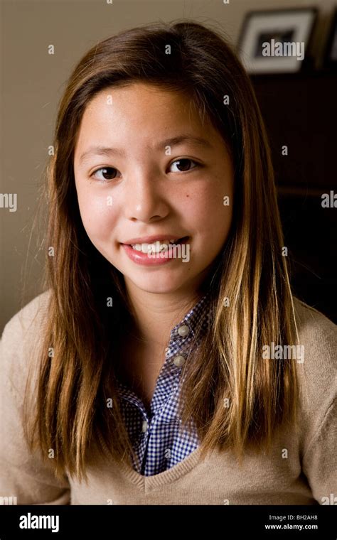 Niña Bonita De 11 Años Fotografías E Imágenes De Alta Resolución Alamy