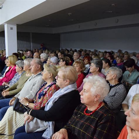 Koncert Dla Bab I Dziadk W W Krotoszy Skiej Bibliotece Sala P Ka A W