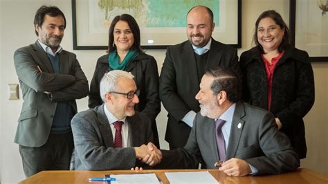 Universidad de Valparaíso UV y Colegio Capellán Pascal suscriben