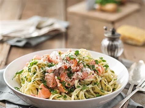 Pasta Mit Zitronen Lachs Rezept EAT SMARTER