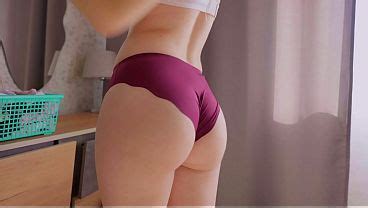 Belle mère essaie des culottes Fesses parfaites pour faire monter la température XVIDEOS