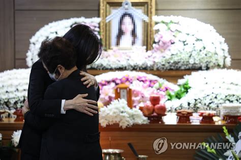 이태원 참사 고교생 희생자 빈소 방문한 김건희 여사 연합뉴스